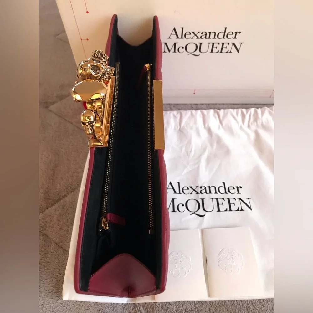 ââSOLDââđĽAlexander McQueenđĽ Skull Knuckle Ring Quilted Leather Clutch - Picture 9 of 10
